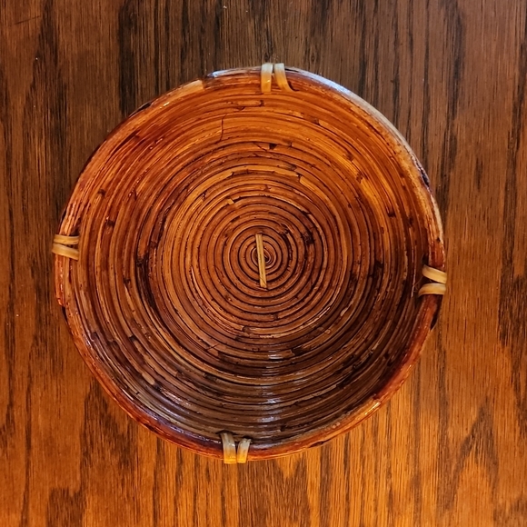 Hand woven vintage basket. - Picture 1 of 3